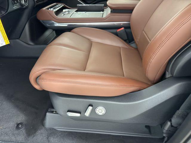 new 2025 Lincoln Navigator car, priced at $106,300