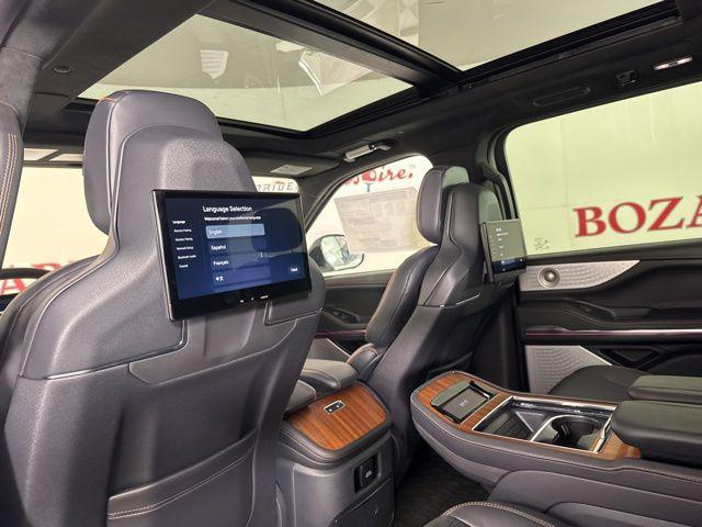 new 2025 Lincoln Navigator car, priced at $119,655