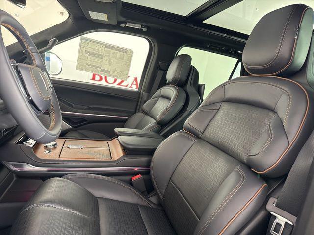 new 2025 Lincoln Navigator car, priced at $119,655