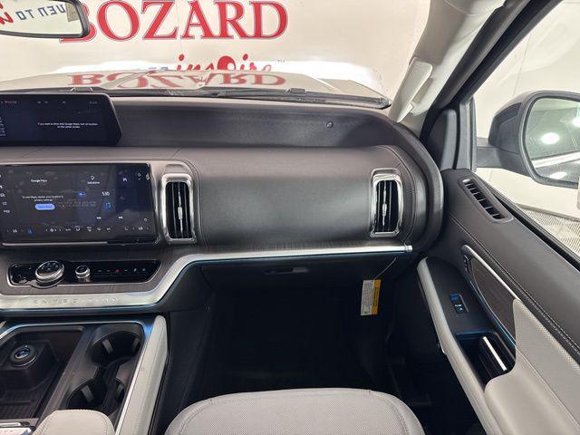 new 2025 Ford Expedition car, priced at $89,605