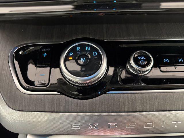 new 2025 Ford Expedition car, priced at $89,605