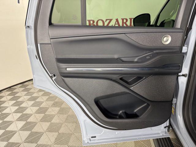 new 2025 Lincoln Navigator car, priced at $104,542