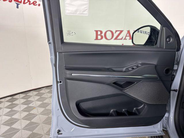 new 2025 Lincoln Navigator car, priced at $104,542