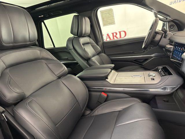 new 2025 Lincoln Navigator car, priced at $104,542
