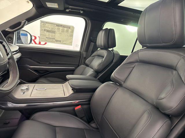 new 2025 Lincoln Navigator car, priced at $104,542
