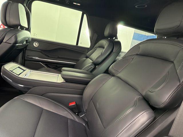 new 2025 Lincoln Navigator car, priced at $104,542