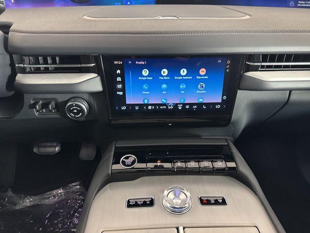 new 2025 Lincoln Navigator car, priced at $104,542