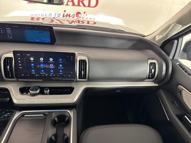 new 2025 Ford Expedition car, priced at $68,765