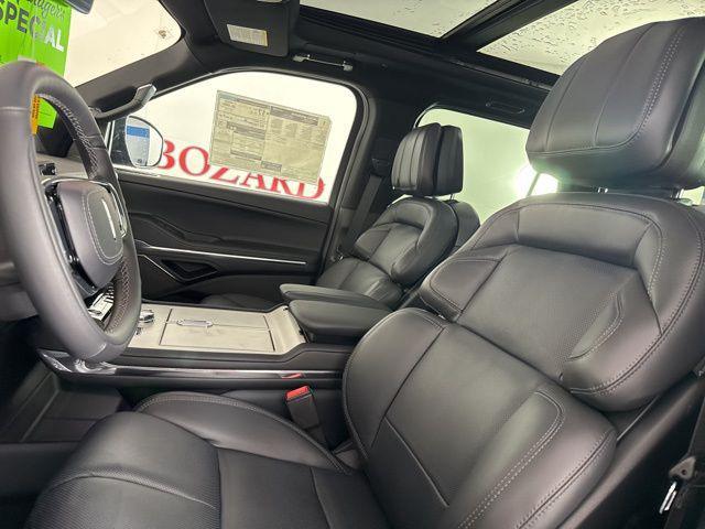 new 2025 Lincoln Navigator car, priced at $103,333