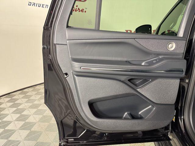 new 2025 Lincoln Navigator car, priced at $103,333