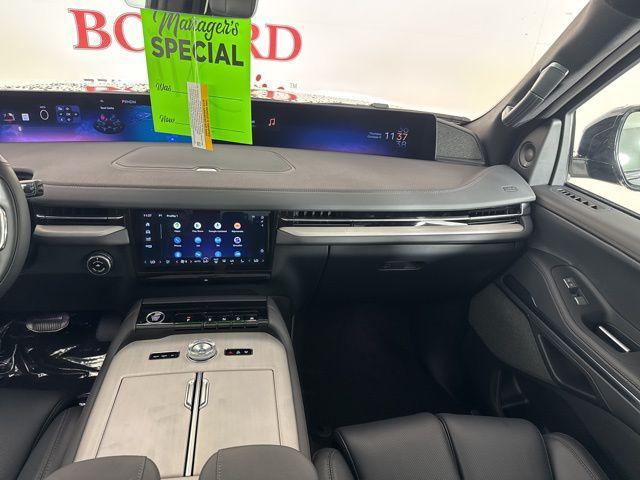 new 2025 Lincoln Navigator car, priced at $103,333