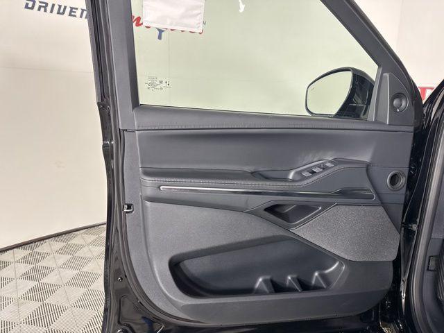 new 2025 Lincoln Navigator car, priced at $103,333