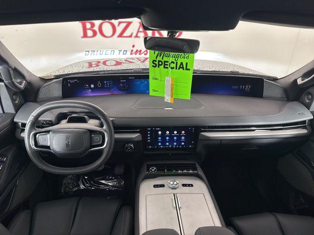 new 2025 Lincoln Navigator car, priced at $103,333