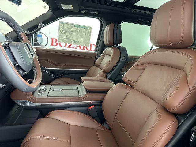 new 2025 Lincoln Navigator car, priced at $103,076