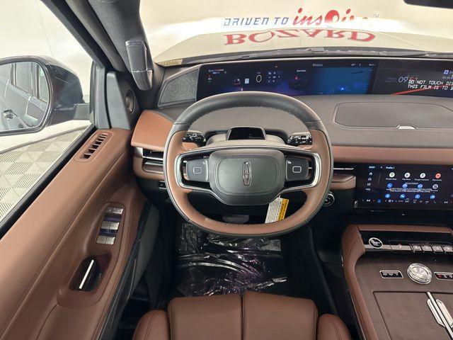 new 2025 Lincoln Navigator car, priced at $103,076