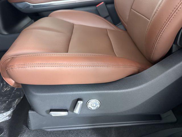new 2025 Lincoln Navigator car, priced at $103,076