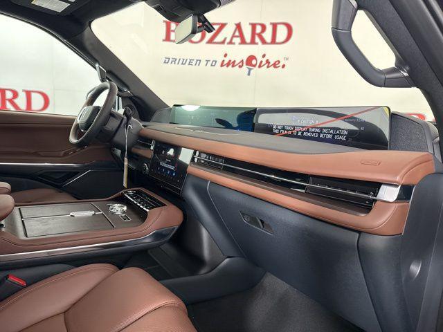 new 2025 Lincoln Navigator car, priced at $103,076