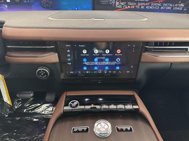 new 2025 Lincoln Navigator car, priced at $103,076