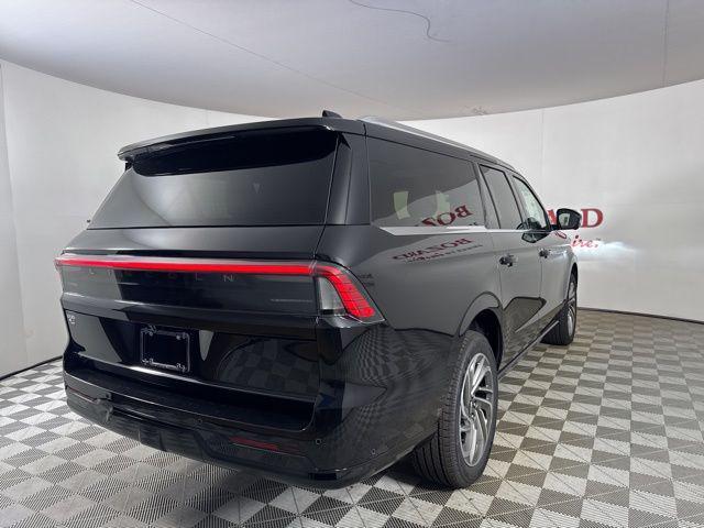 new 2025 Lincoln Navigator car, priced at $103,076