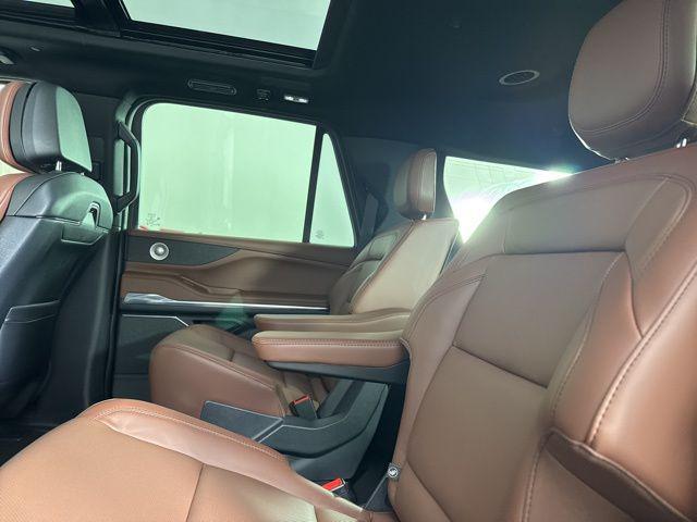 new 2025 Lincoln Navigator car, priced at $103,076