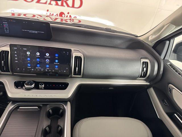 new 2025 Ford Expedition car, priced at $68,270