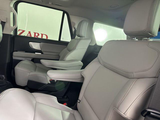 new 2025 Ford Expedition car, priced at $68,270