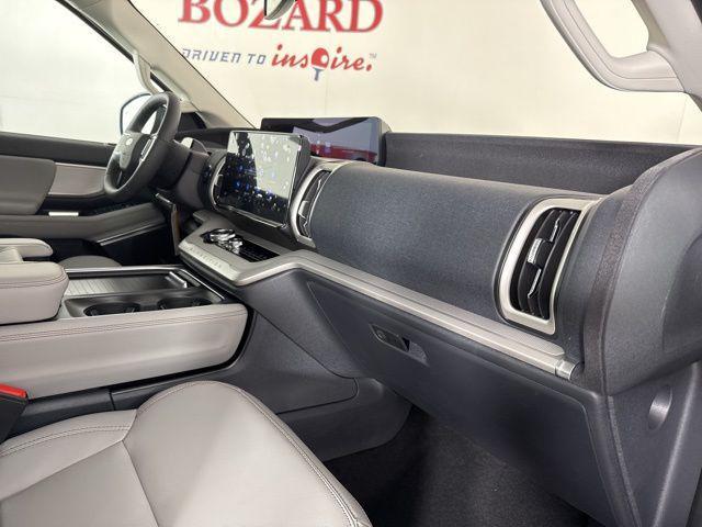 new 2025 Ford Expedition car, priced at $68,270
