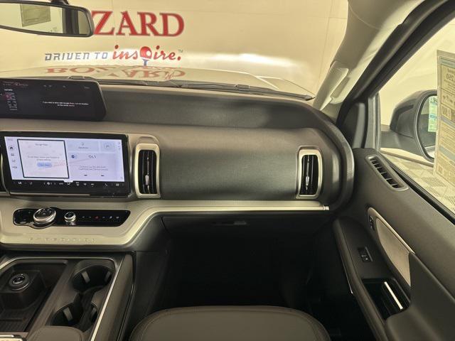 new 2025 Ford Expedition car, priced at $68,270