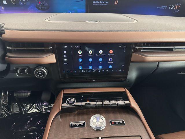 new 2025 Lincoln Navigator car, priced at $104,053