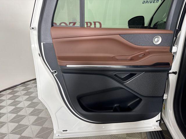 new 2025 Lincoln Navigator car, priced at $104,053