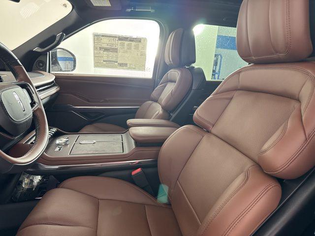 new 2025 Lincoln Navigator car, priced at $104,053