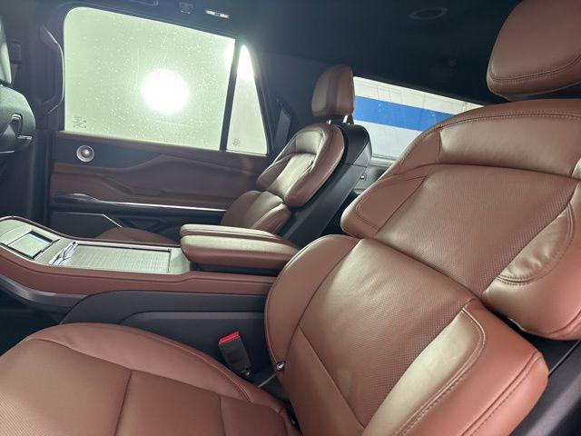 new 2025 Lincoln Navigator car, priced at $104,053