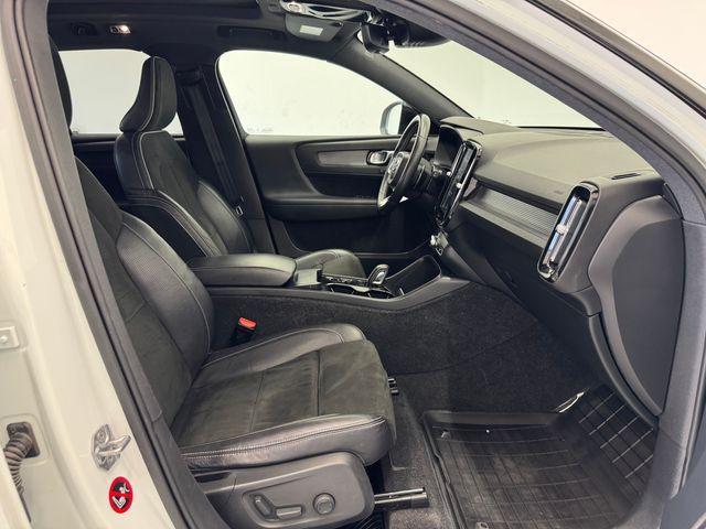 used 2019 Volvo XC40 car, priced at $20,811