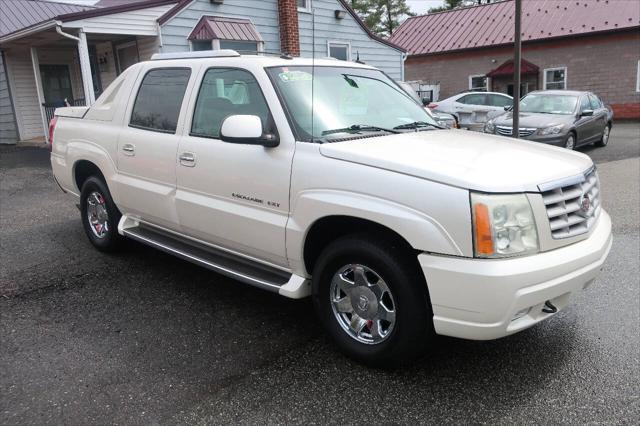 used 2003 Cadillac Escalade EXT car, priced at $16,999