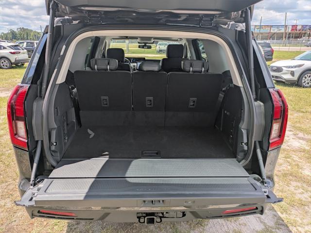 new 2025 Ford Expedition car, priced at $72,150