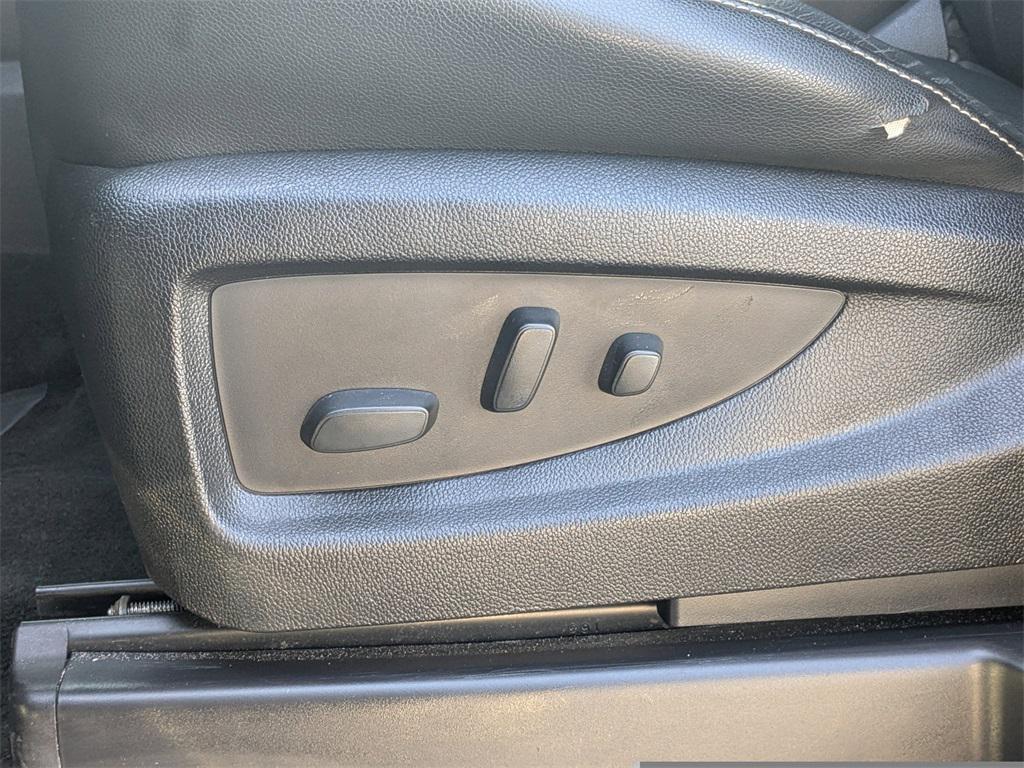 used 2015 GMC Yukon car, priced at $26,985