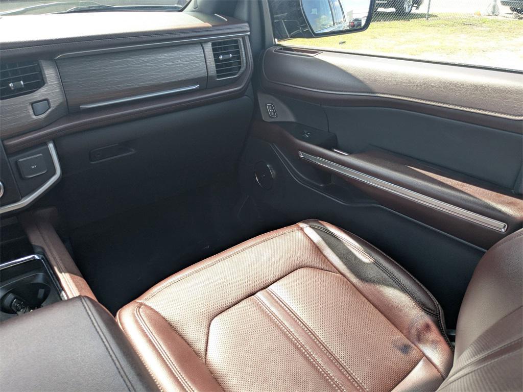 used 2023 Ford Expedition car, priced at $44,044
