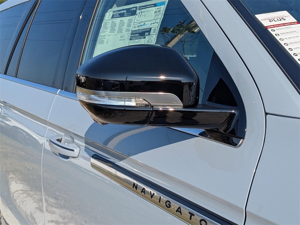 new 2025 Lincoln Navigator car