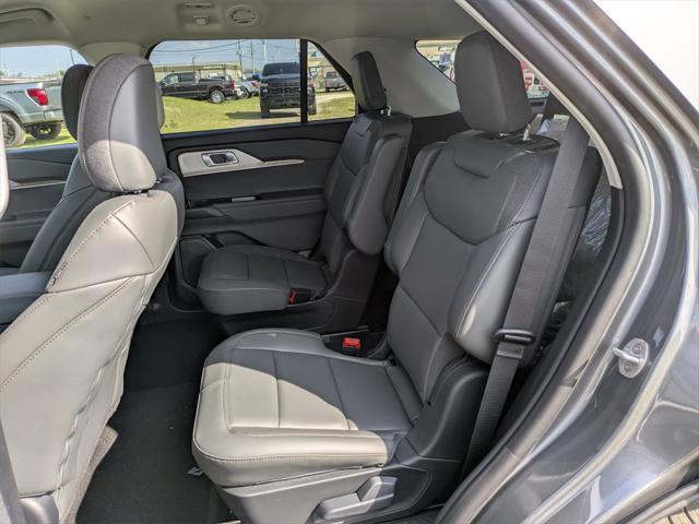 new 2025 Ford Explorer car, priced at $43,266