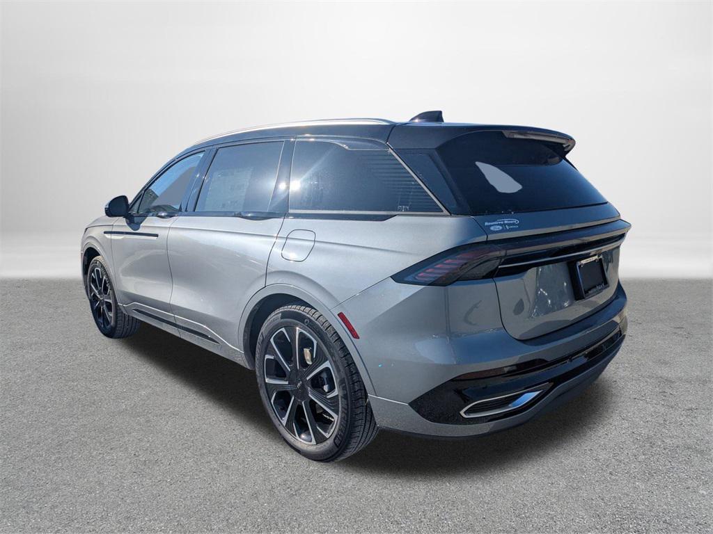 new 2025 Lincoln Nautilus car, priced at $64,458