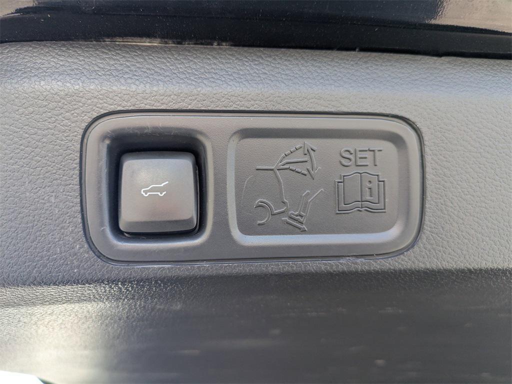 used 2022 Lincoln Navigator car, priced at $46,626