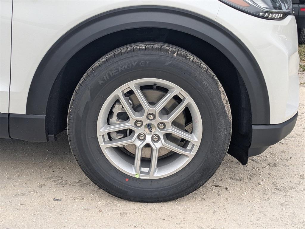 new 2025 Ford Explorer car, priced at $43,334
