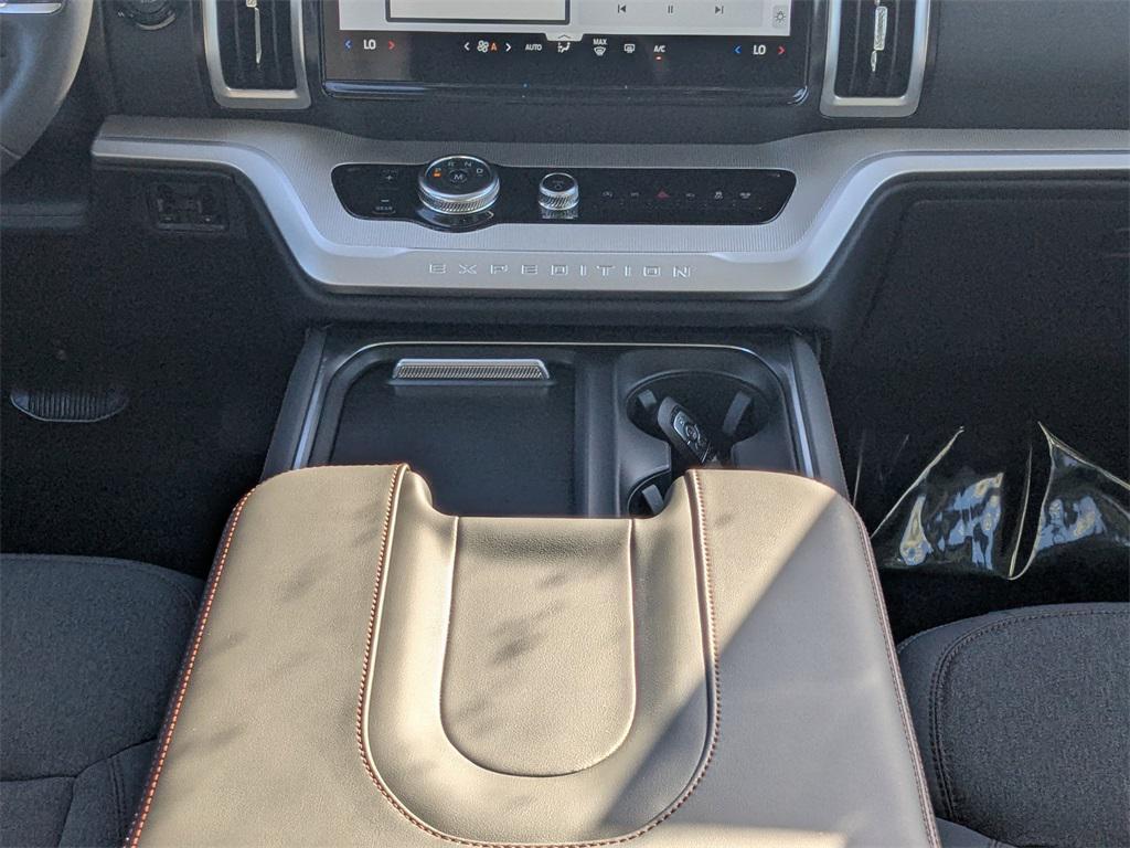 new 2025 Ford Expedition Max car, priced at $68,670