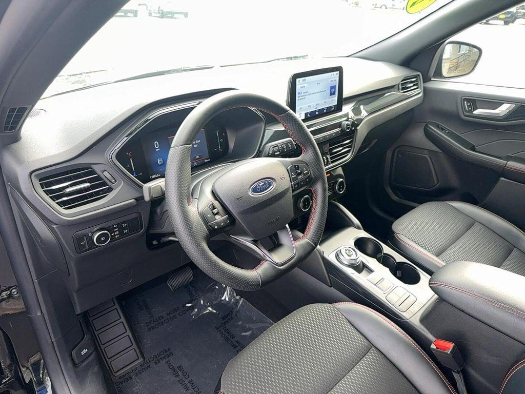 used 2025 Ford Escape car, priced at $28,999