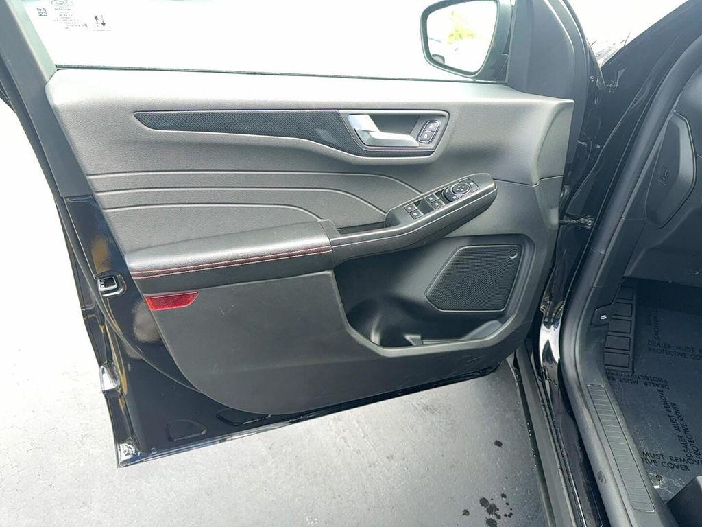 used 2025 Ford Escape car, priced at $28,999