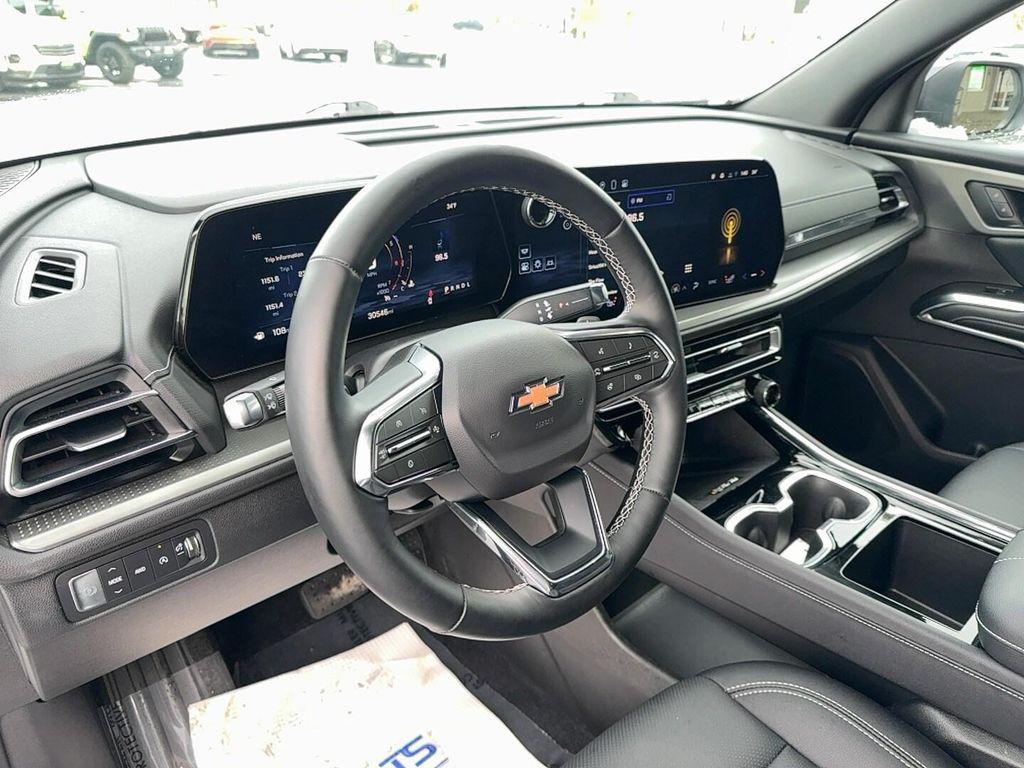 used 2025 Chevrolet Traverse car, priced at $39,999