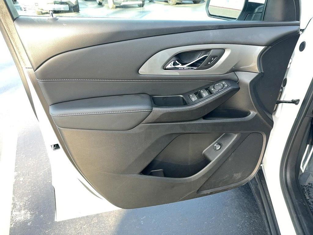 used 2023 Chevrolet Traverse car