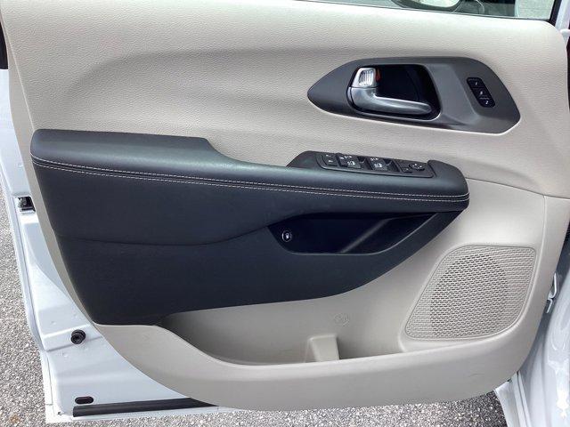 used 2024 Chrysler Pacifica Hybrid car
