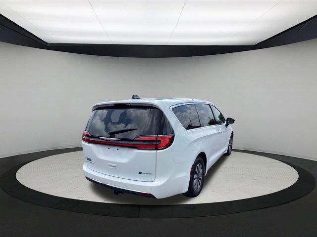 used 2024 Chrysler Pacifica Hybrid car