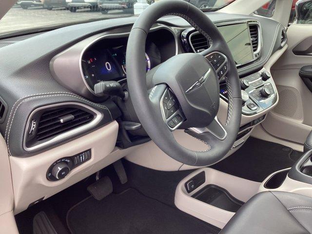 used 2024 Chrysler Pacifica Hybrid car